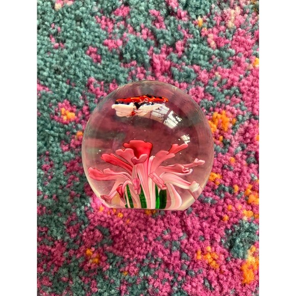 glass paperweight Dynesty Gallery Heirloom Collectibles Butterflies 2 in. - Picture 3 of 6